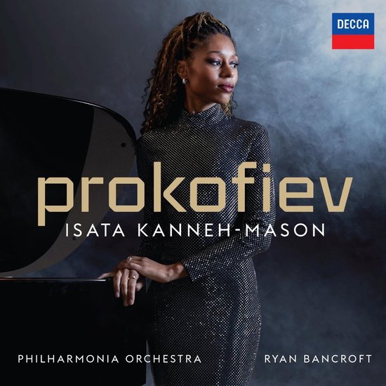 Vrouw in glinsterende jurk naast een vleugel. Tekst: Prokofiev, Isata Kanneh-Mason, Philharmonia Orchestra, Ryan Bancroft.