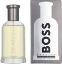 Een set van BOSS Bottled Eau de Toilette met een fles en verpakking.
