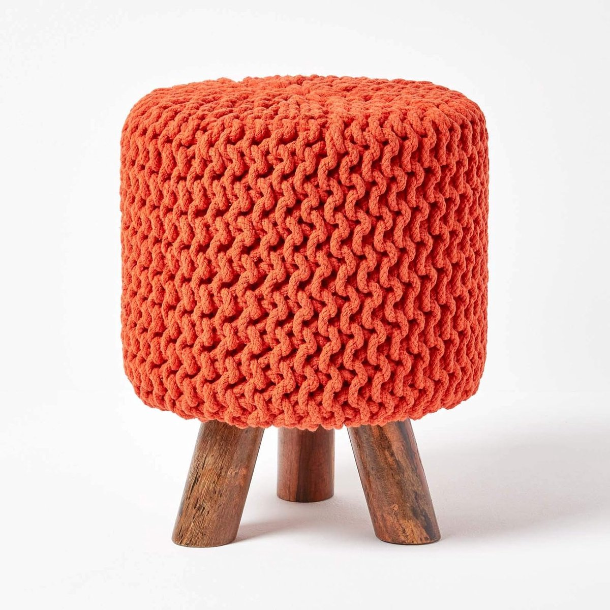Gebreide Zitpoef - Voetenbankje Kruk - Extra Zitplaats - Met Houten Poten - 32x32x42 cm - Verbrand Oranje