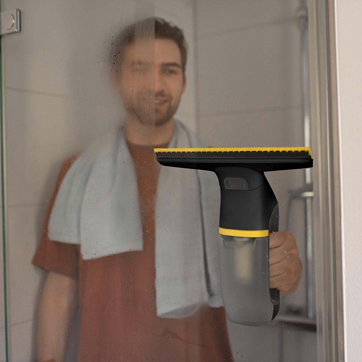 Kärcher Window Vac WV 2 Universal Precision Black draadloze ruitenreiniger - Raamwisser met looptijd accu 35 minuten voor 105 m² - Ramenwasser voor douche en spiegels - Incl. smalle zuigmond, sproeiflacon, microvezeldoek en 500 ml reinigingsmiddel thumbnail 5