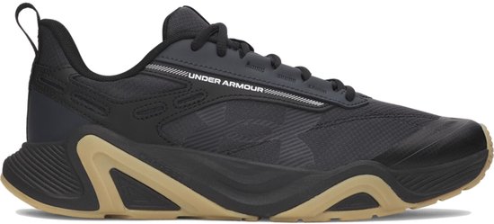 Zwarte sportieve schoen met beige accenten op de zool en 'Under Armour' op de zijkant.