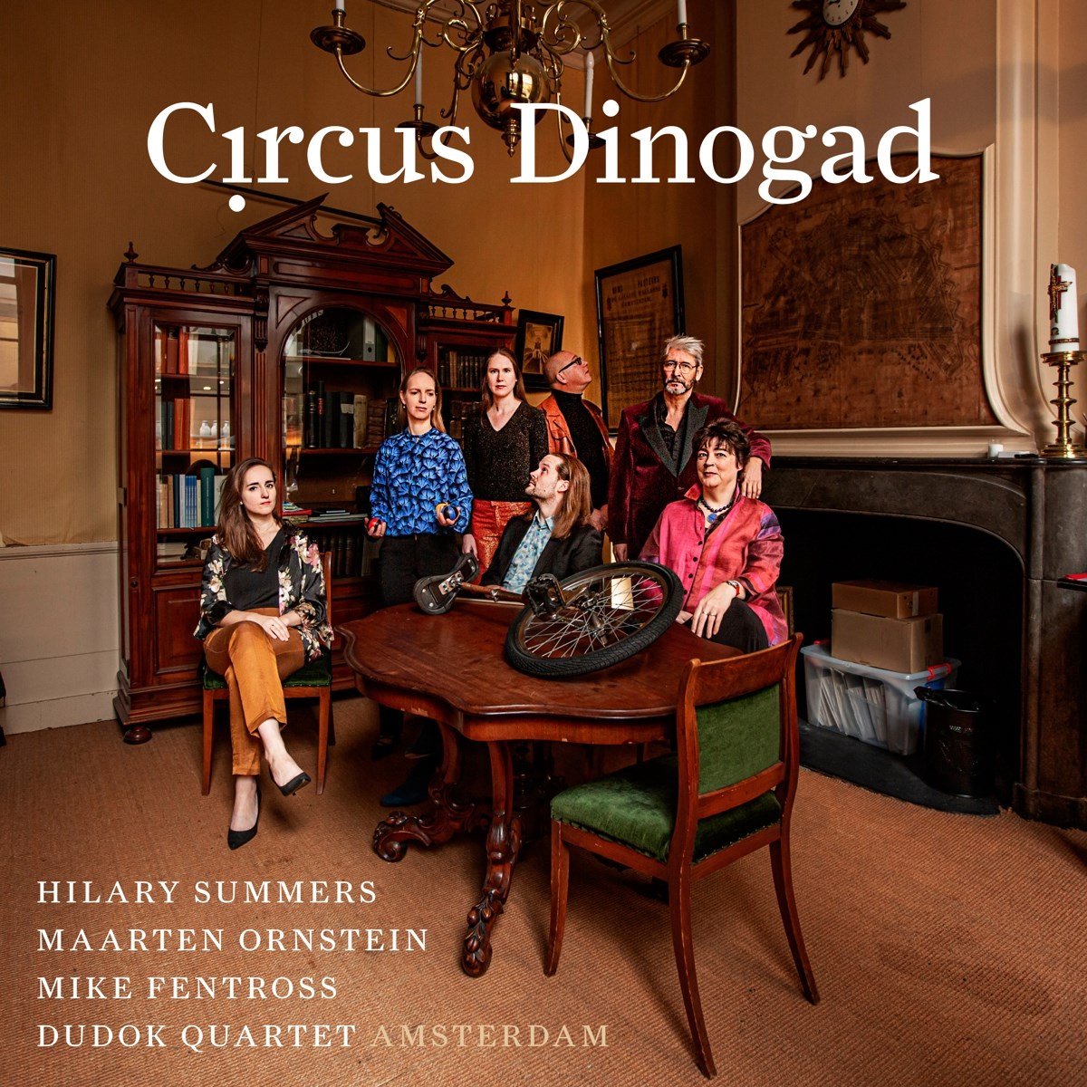 Hilary Summers, Maarten Ornstein & Mike Fentross - Circus Dinogad