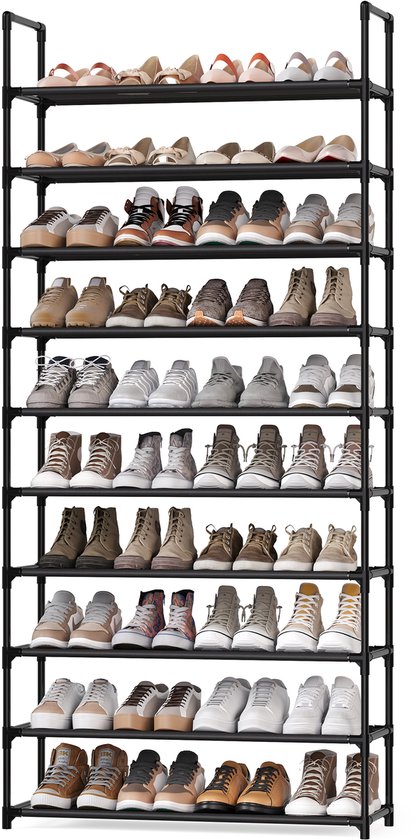 Une étagère à chaussures noire à 10 niveaux, remplie de diverses chaussures, sur fond blanc.