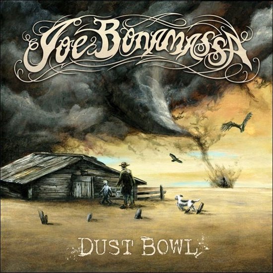 Voorzijde van de Joe Bonamassa 'Dust Bowl' CD. Een man en kind kijken naar een tornado bij een huis. Een hond rent weg.