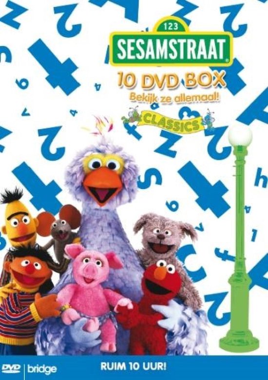 De DVD-box van Sesamstraat Classics met Elmo, Ernie, Bert en andere poppen.