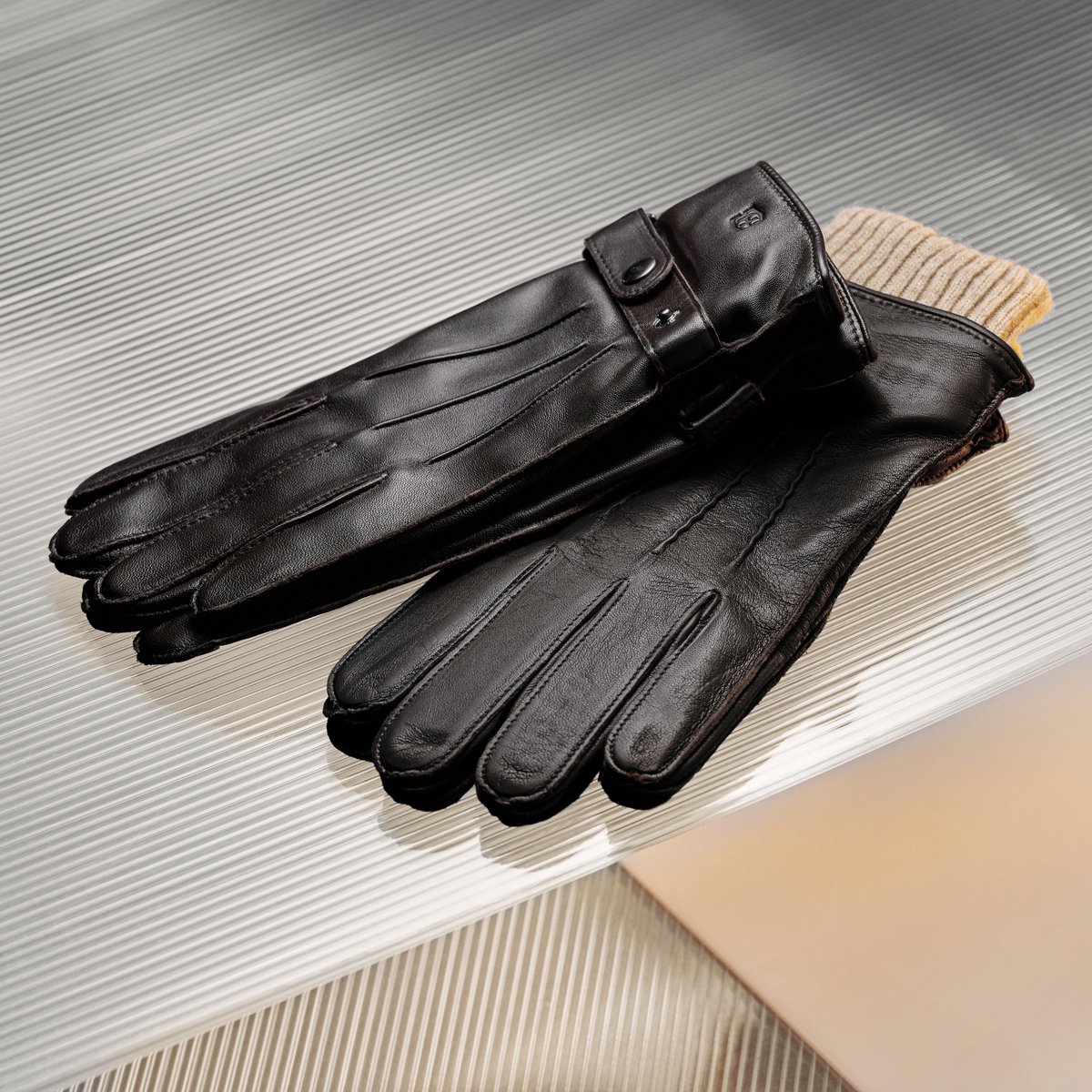 Zwarte Handschoenen van Schapenleer met Manchetten voor Touchscreens
