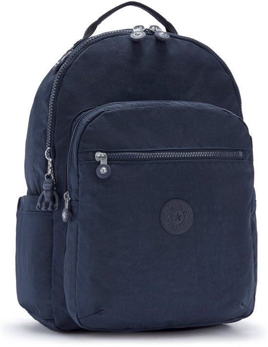 Sac à dos Kipling bleu foncé avec porte-clés singe gris, poche avant zippée et poches latérales.