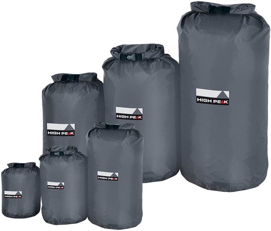 Vijf donkergrijze waterdichte zakken van High Peak in verschillende maten, met kliksluitingen.