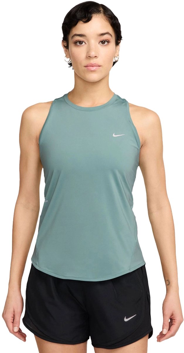 Nike swift dri-fit hardlooptanktop in de kleur . Groen
