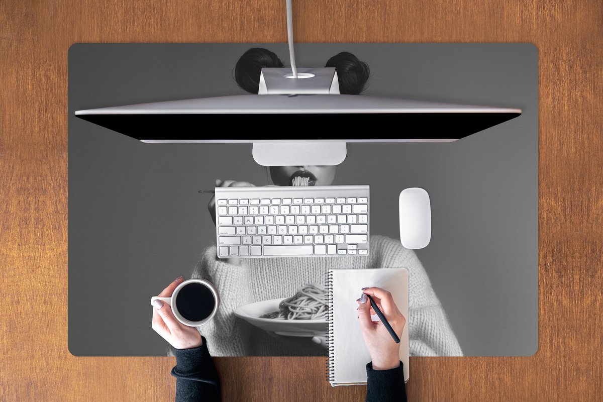 Muismat XXL 120x80 cm - Bureau onderlegger - Bureau mat Vrouw - Pasta - Zonnebril - Bureaumat - Gaming mousepad xl - Bureaulegger groot - Computer deskmat