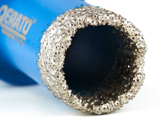Detail van een blauwe Qerato diamantboor, de rand is bezet met diamantdeeltjes.