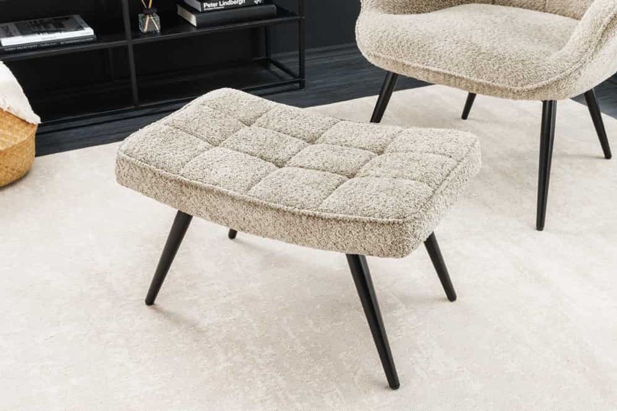 Moderne kruk SCANDINAVIA champagne greige bouclé zwarte metalen poten voetenbank - 44028