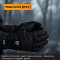 Zwarte R2B handschoenen met waterdruppels, wat de waterdichte eigenschappen (IPX5) benadrukt.