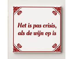 Grappige Wijn Tegel 15x15cm – “Het is Pas Crisis als de Wijn op is” – Humoristische Rode Keramische Wanddecoratie – Leuk Cadeau voor Wijnliefhebbers