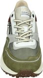 Vooraanzicht van een groen-bruine sneaker met veters en Floris van Bommel merklabel op zwarte achtergrond.