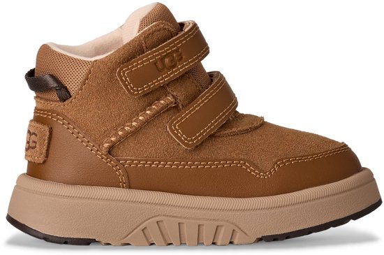 Bruine leren UGG enkellaarsjes met klittenbandsluiting en beige zool.