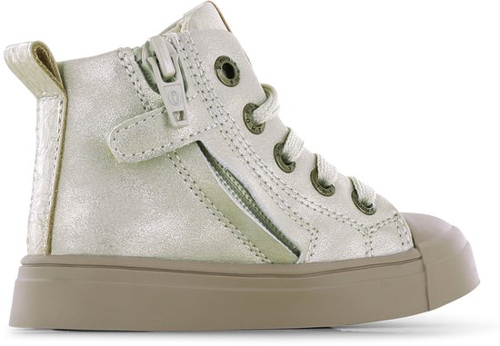 Zilverkleurige hoge sneaker met beige zool en rits aan de zijkant.