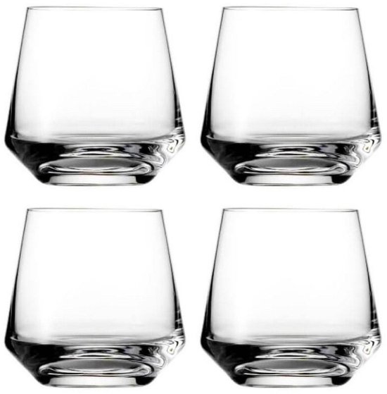 Quatre verres à whisky en cristal de forme large et effilée avec un fond épais.