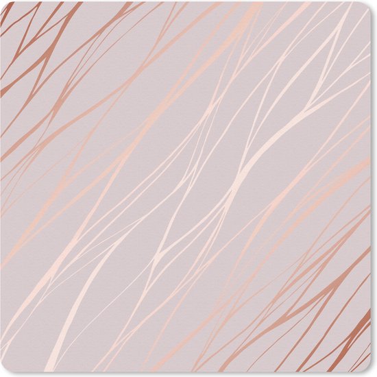 Tapis de souris rose avec des lignes obliques en or rose et un fond gris clair.
