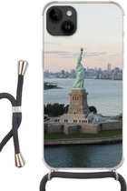 Geschikt voorApple Iphone 14 Plus - Crossbody Case - New York - Vrijheidsbeeld - Amerika - Siliconen - Crossbody - Backcover met Koord - Telefoonhoesje met koord - Hoesje met touw