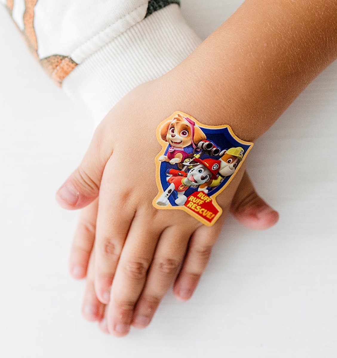 PAW Patrol stickers speelgoed - Totum super stickerset XL jongens en meisjes vanaf 3 jaar - 36 x 36 cm - 7 vellen incl. metallic en 3D stickers en spelletjes cadeautip knutselen — afbeelding 5