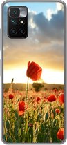 Geschikt voor Xiaomi Redmi 10 hoesje - Kleurrijke lucht boven vele Klaprozen - Siliconen Telefoonhoesje