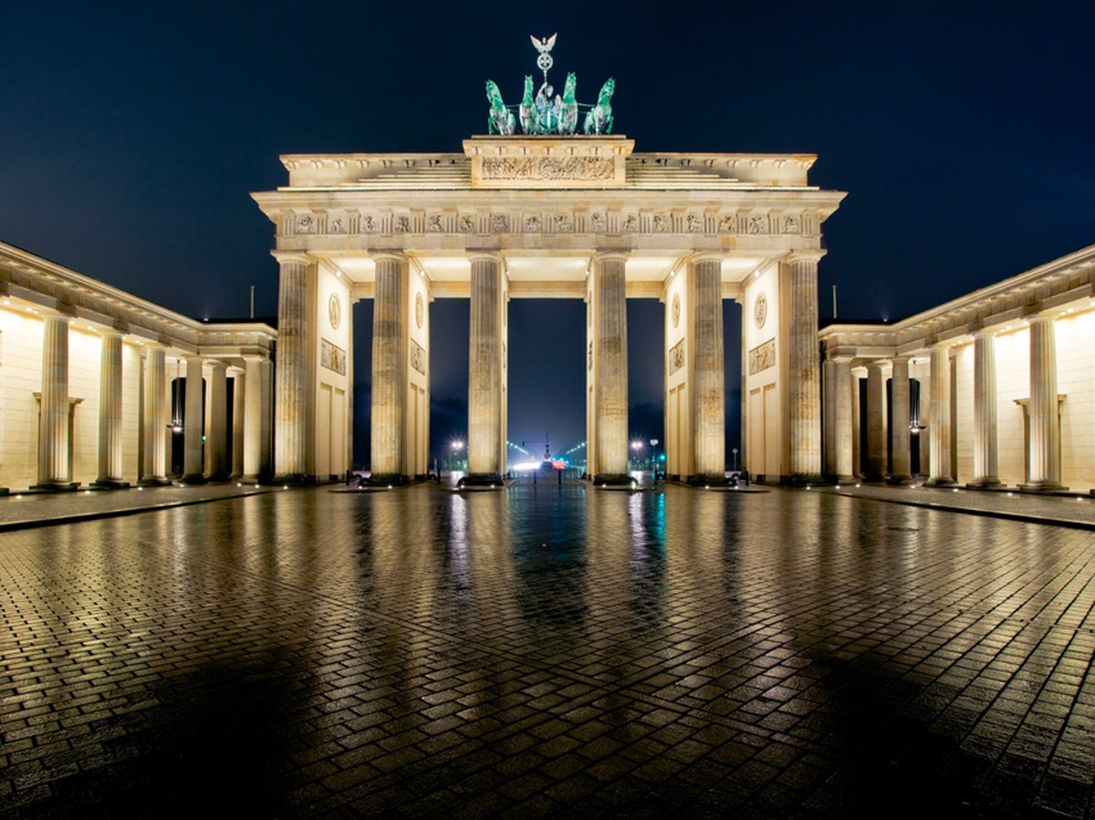 Fotobehang - Brandenburger Tor 's nachts.