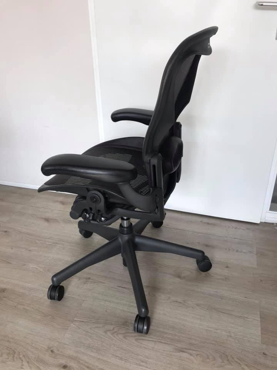 Herman Miller Aeron lumbar support Full option