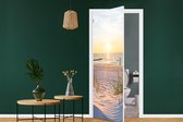 Deurposter - Strand - Duinen - Zomer - Zee - Deursticker - Fotobehang deur - Deur decoratie - Woonkamer - Slaapkamer - Sticker zelfklevend - 80x205 cm - Toilet - Badkamer