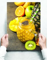 Wandbord: Portret van een fruitige smoothie met een ananas en kiwi - 30 x 42 cm