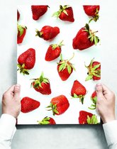 Wandbord: Aardbeienpatroon op een witte achtergrond - 30 x 42 cm