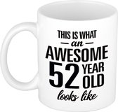 Awesome 52 year cadeau mok / beker 300 ml