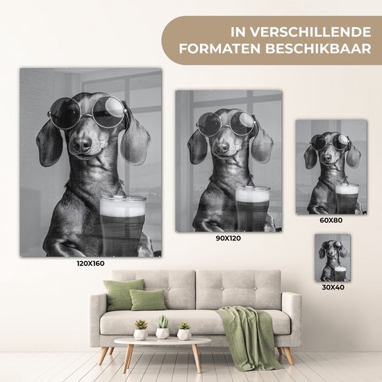MuchoWow® Glasschilderij 60x80 cm - Schilderij acrylglas - Teckel - Bier - Glas - Bril - Foto op glas - Muurdecoratie woonkamer - Wanddecoratie slaapkamer - Schilderijen