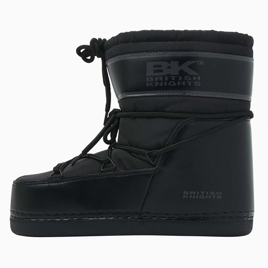 Zijkant van een zwarte British Knights winterlaars met veters, dikke zool en logo.