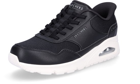 Zwarte Skechers sneaker met witte zool, luchtkussen en 'Skechers Los Angeles' op de tong.