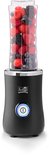 Zwarte Fritel blender met een beker gevuld met rood fruit, de aan/uitknop licht blauw op.
