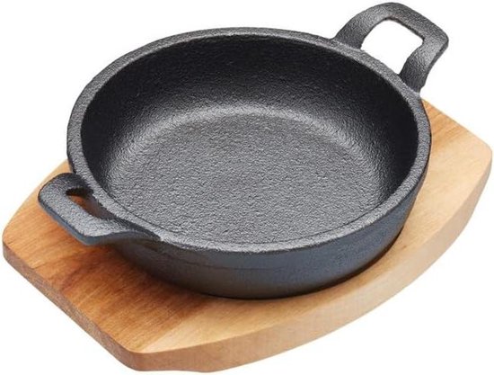 Foto: Miniature cast iron casserole with wooden serving board oven proof frying pan for gratin tapas curry and meat safe for induction cooker round black