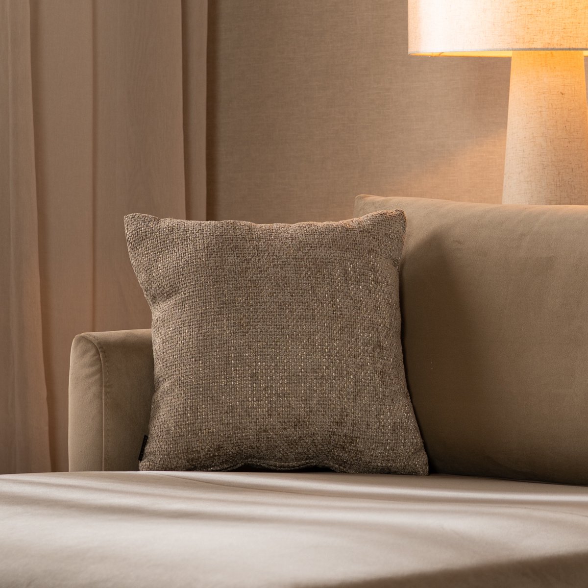 Bronx71® Sierkussen Feline chenille stof taupe 45 x 45 cm