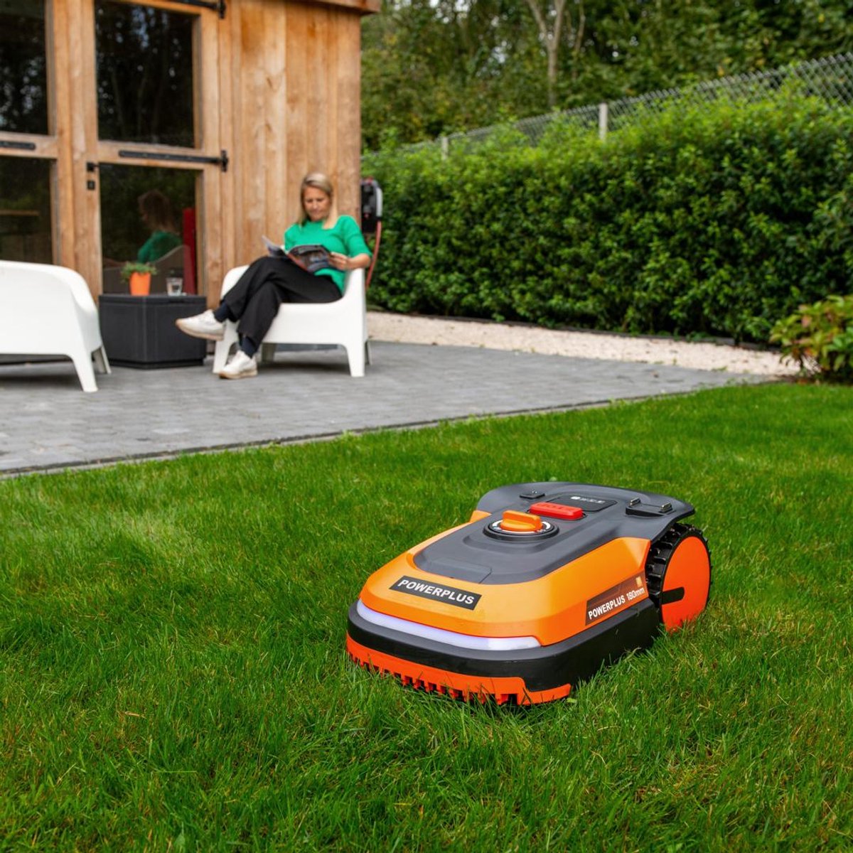 Afbeelding 2 van Powerplus Robotmaaier POWDPGRMS1 borstelloos Dual Power Garden 20V - met batterij