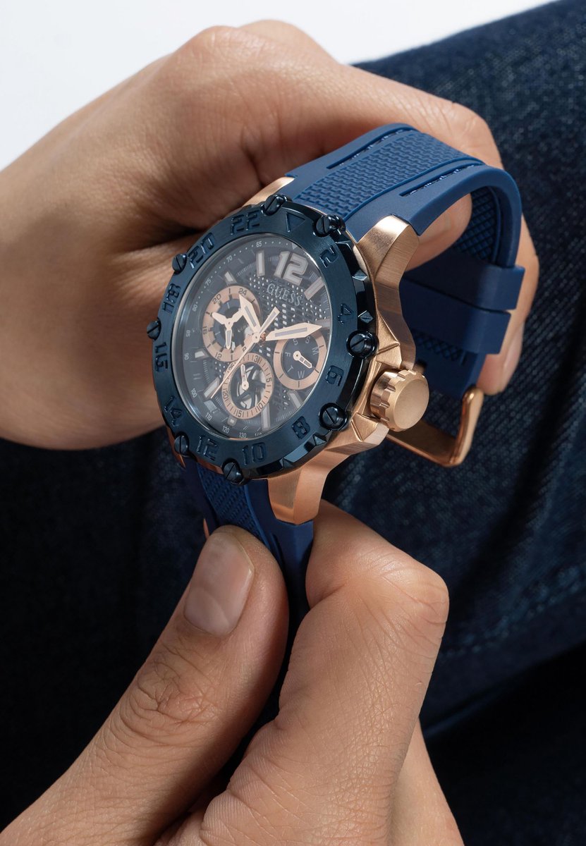 Guess Contender Kwarts Analoog Horloge Tweekleurig Kast: 100% Roestvrij Staal | Armband: 100% Siliconen 46 GW0640G2, GW0640G3