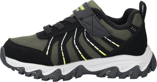 Zwarte Skechers outdoorschoen met groene mesh en gele accenten. "WATERPROOF" opdruk.