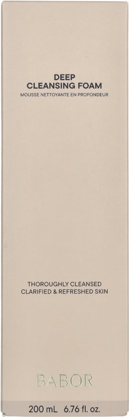 Crèmekleurige doos met "DEEP CLEANSING FOAM" en BABOR logo. Bevat 200 ml.