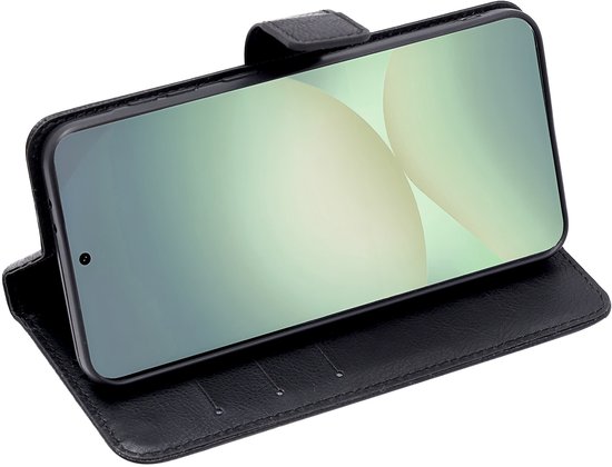 Zwarte portemonnee telefoonhoes met telefoon in standaardmodus.