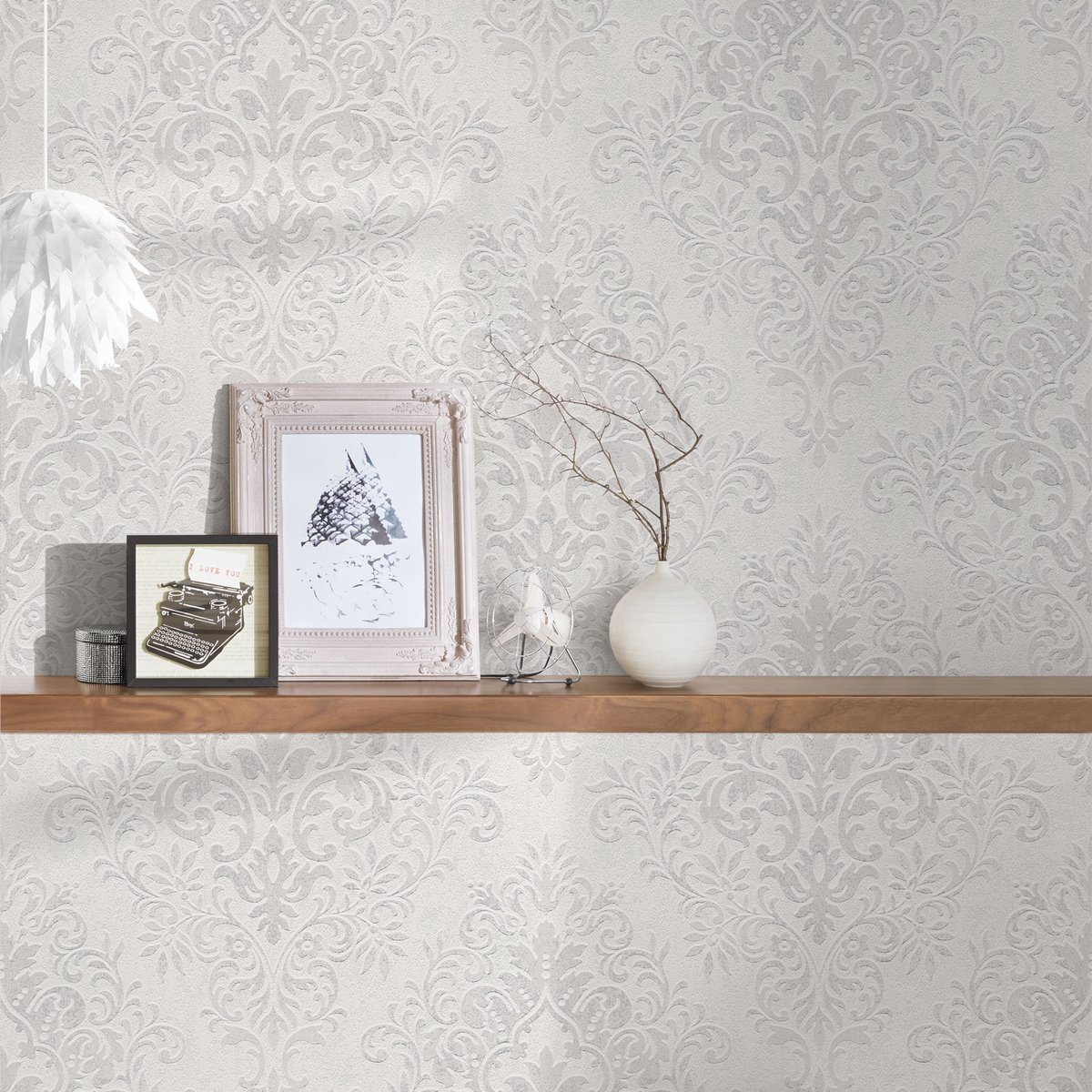Barok Behang 339246 | Grijs Creme Behang | Vliesbehang | Bijzonder geschikt voor de Slaapkamer en Woonkamer | 33924-6 | Ontdek Nu Bij Bricoflor