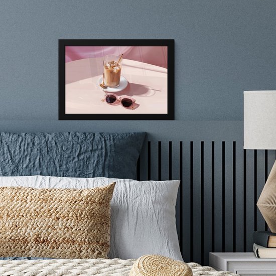 Poster in lijst - Fotolijst 30x20 cm - Posters - Ijskoffie - Zonnebril - Goud - Posterlijst zwart - Decoratie - Wanddecoratie woonkamer - Muurdecoratie slaapkamer