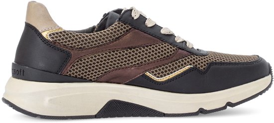 Zwarte sneaker met beige veters, gouden en bruine accenten, en beige zool.