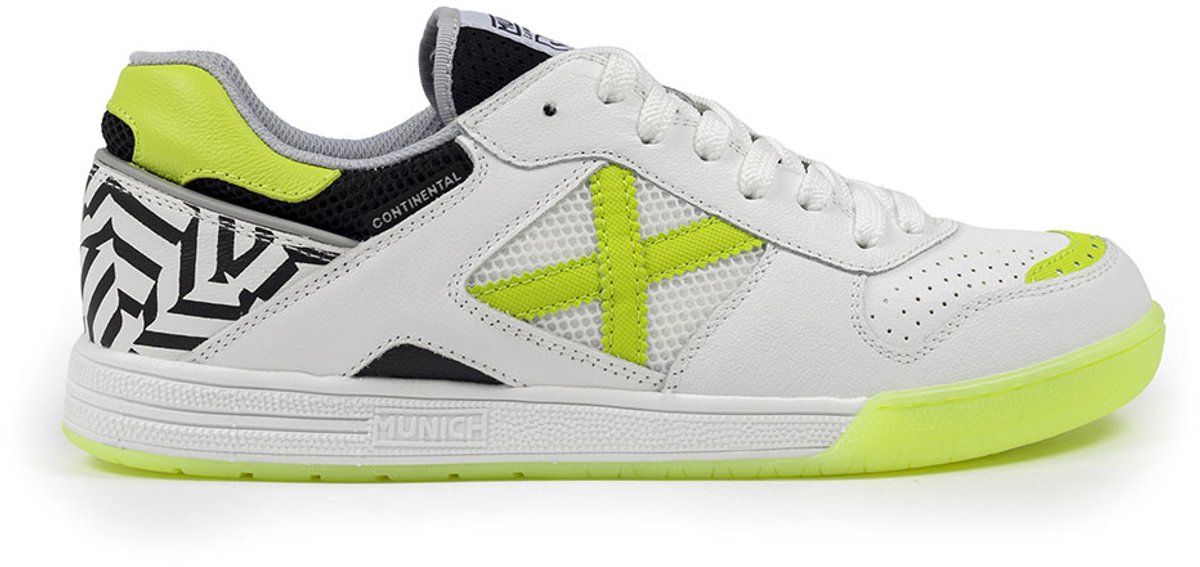 Witte zaalvoetbalschoenen Munich Continental 967 met gele accenten en een duurzaam zoolontwerp, maat EU 42.