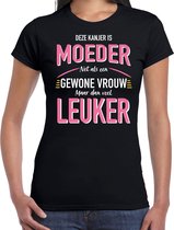 Deze kanjer is moeder maar dan veel leuker cadeau t-shirt zwart voor dames - moederdag / verjaardag kado shirt L