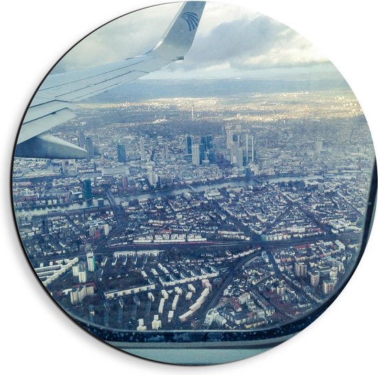Dibond Wandcirkel - Uitzicht over Stad vanuit Vliegtuig - 40x40cm Foto op Aluminium Wandcirkel (met ophangsysteem)