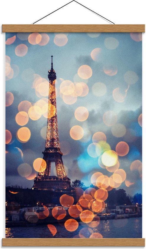 Schoolplaat – Lichtbolletjes op Foto van Eiffeltoren - Parijs - 40x60cm Foto op Textielposter (Wanddecoratie op Schoolplaat)